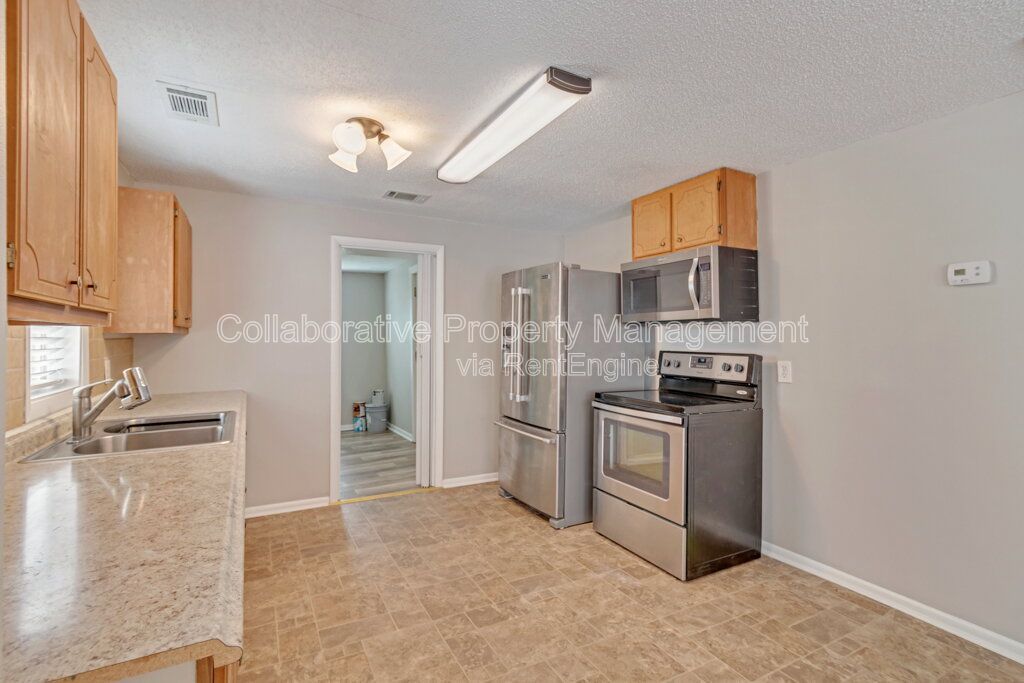 Updated 2 Bedroom, 1 Bath Bungalow in desirable Savannah Location property image