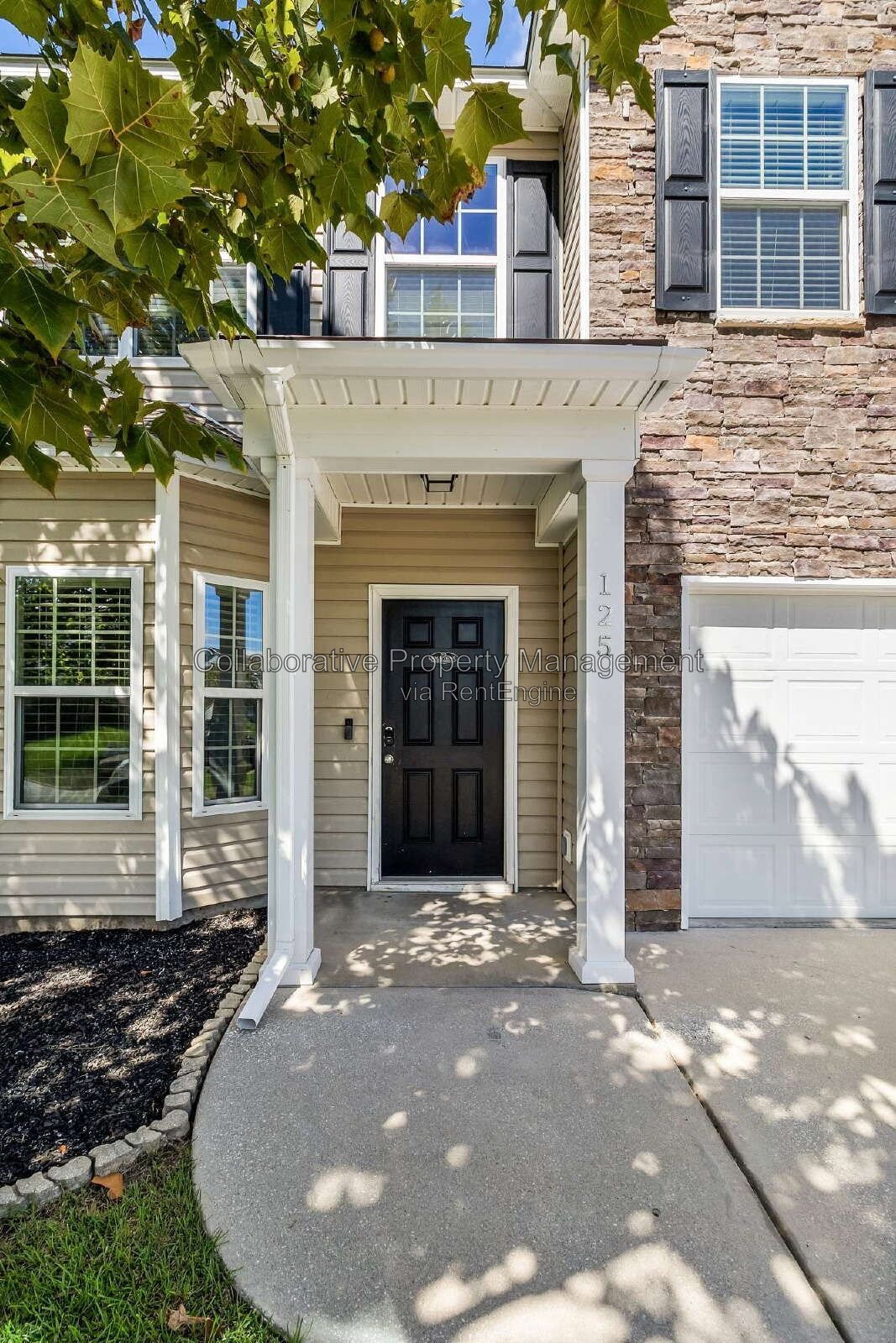 MOVE-IN SPECIAL! Enjoy 50% off of the first full month's rent. Must qualify and move in by 10/15! property image