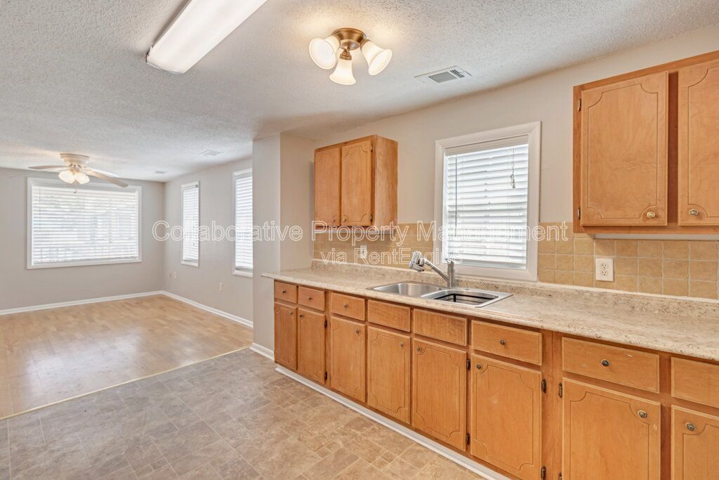 Updated 2 Bedroom, 1 Bath Bungalow in desirable Savannah Location property image