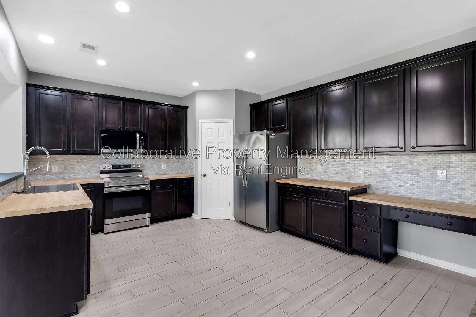 MOVE-IN SPECIAL! Enjoy 50% off of the first full month's rent. Must qualify and move in by 10/15! property image